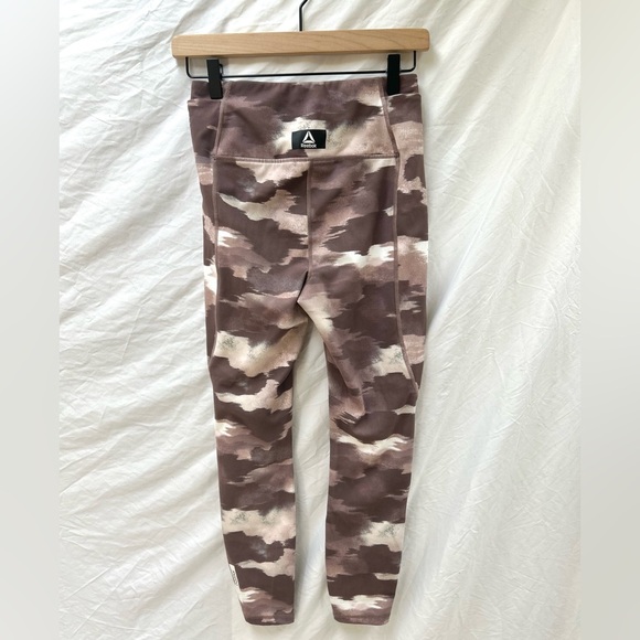 Reebok Womens 7/8 High Rise Leggings Brown/White Camo Small - Picture 2 of 8